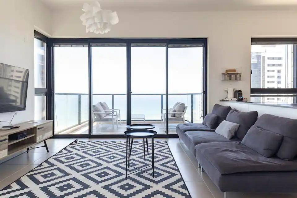 Oַ&O Group- Luxury Apt Tower Best Sea View Bat Yam Exterior foto